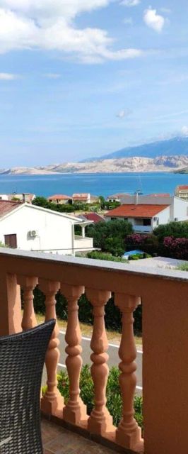 Apartments Crljenko with sea view Pag