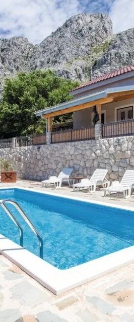 Ház Családok Részére Medencével Nemira, Omis - 25212 Nemira