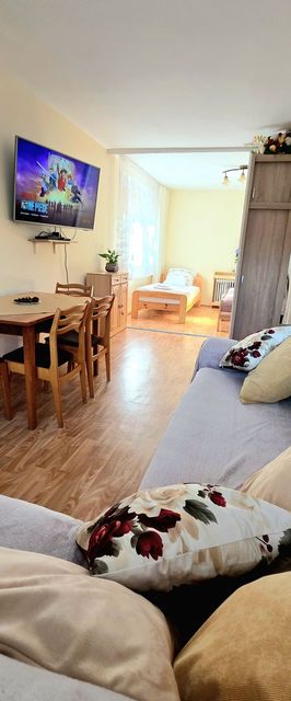 Dom z altaną w ogródku Bardo