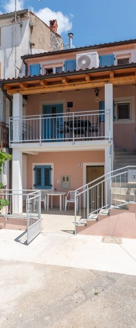 Apartments With Parking Space Novigrad - 25957