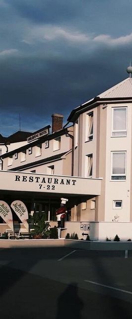 Holdfény Hotel Étterem Forró