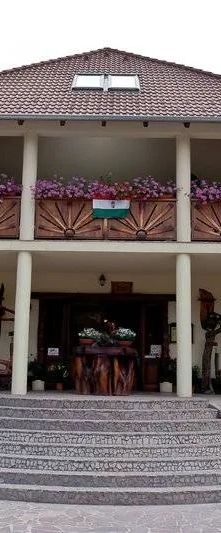 Camelot Club Hotel és Étterem Vác