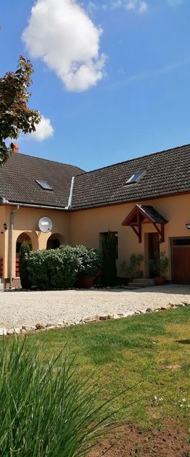 Hajnalka Apartmanház Kehidakustány