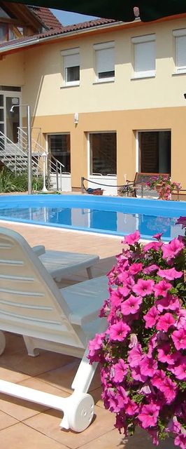 Tókert Fogadó Nagymányok