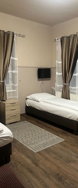 Op-Art Panzió Monor