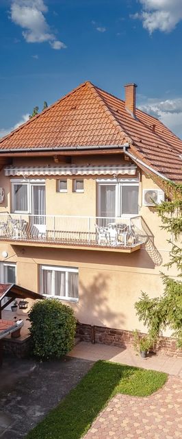 Pávics Apartmanház Balatonboglár
