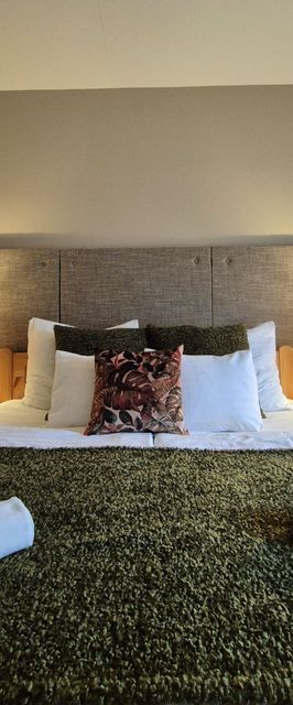 Sólyomvár-lak Komlóska