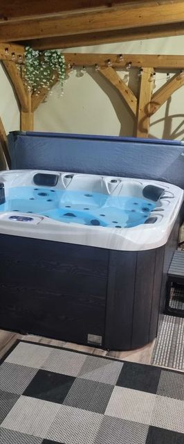 Zsuzsi Nyaraló Magyarhertelend