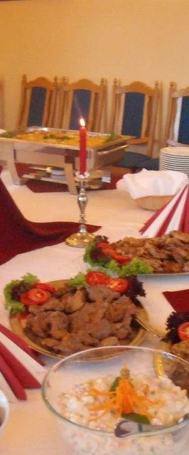 Borostyán Étterem és Ifjúsági Szálláshely Forráskút