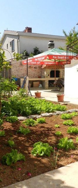 Apartment and Room Ivica Vodice