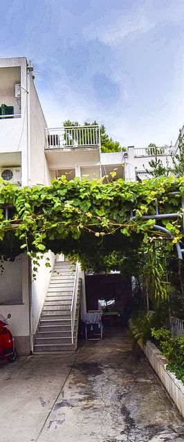 Apartments and Room Nevenka Makarska