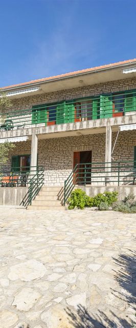 Apartments Albina Brodarica