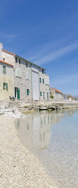 Apartments Tonko Postira