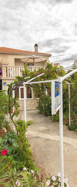 Apartments Ljiljana Rogoznica