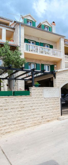 Apartments and Room Napoli Bol