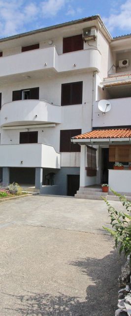 Apartments Karamarko Baska