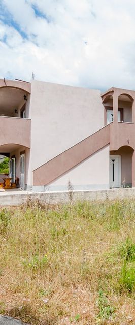 Apartments Mladen Vinisce