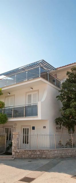 Apartment and Rooms Mato Mlini