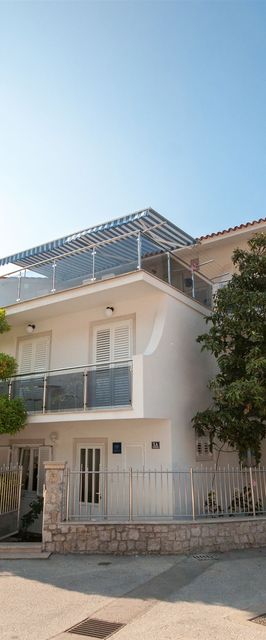 Apartment and Rooms Mato Mlini