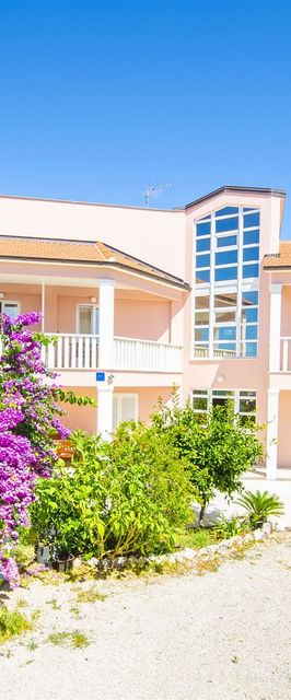 Apartments Tiho i Pave Rogoznica