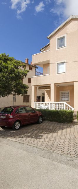 Apartments and Rooms Mladen Vodice