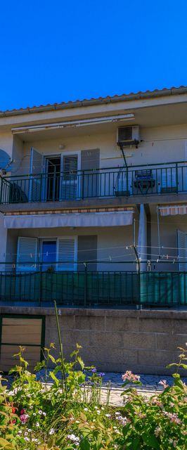 Apartments Anica Banjol