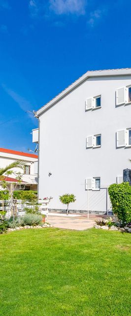 Apartments Damir Barbat