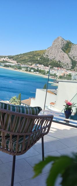 Apartment Sreta Omis