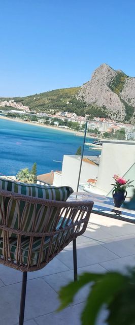 Apartment Sreta Omis