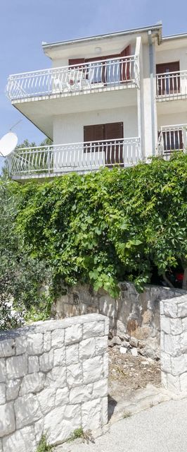 Apartments Mirko Okrug Gornji