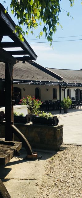 Kostel Panzió Kesztölc