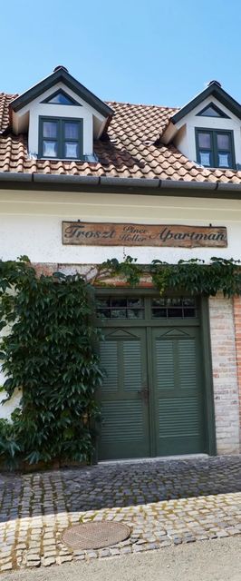 Troszt Pince és Apartman Villány