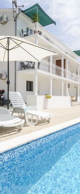 Apartments Mila Family with pool Tribunj