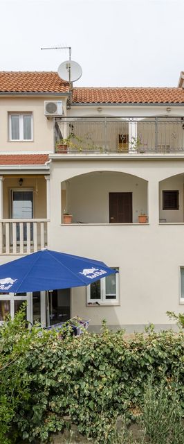 Apartments Karlo Bol