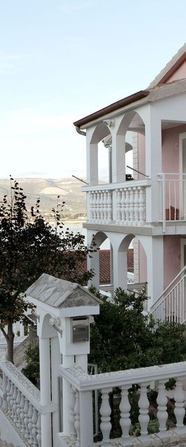 Apartments Iva Arbanija