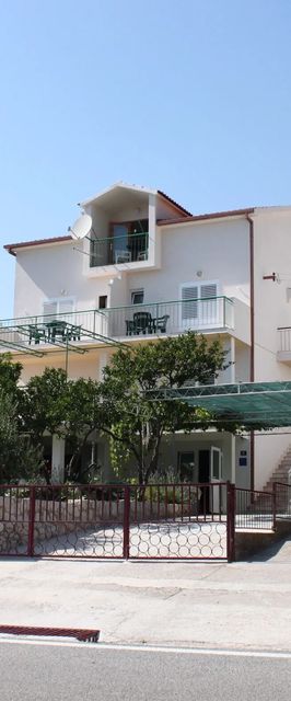 Apartmanok és Szobák Parkolóhellyel Gradac, Makarska - 6819 Gradac