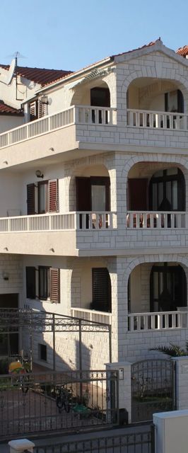 Apartmanok Parkolóhellyel Okrug Gornji, Ciovo - 7546 Okrug Gornji