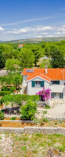 Apartmanok Parkolóhellyel Milna Brac - 11088