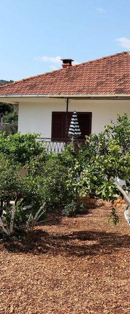 Apartmanok Parkolóhellyel Vinisce, Trogir - 4276 Vinišće