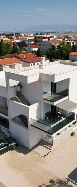 Apartmanok Parkolóhellyel Vir - 12692