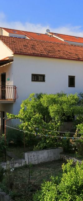 Apartmanok Parkolóhellyel Okrug Gornji, Ciovo - 1107 Okrug Gornji