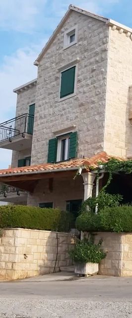 Apartmanok Parkolóhellyel Postira, Brac - 2913 Postira