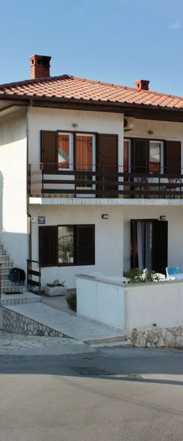 Apartmanok és Szobák Parkolóhellyel Vrbnik, Krk - 5301 Vrbnik