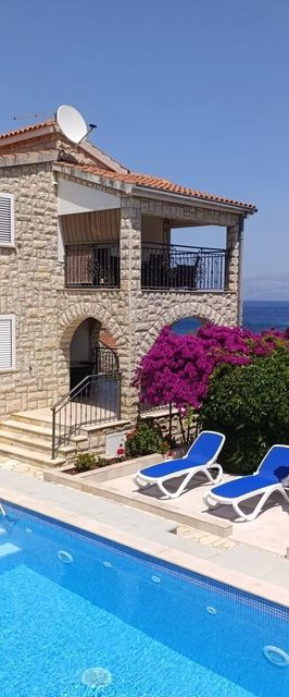 Apartmanok Családok Részére Medencével Rogac, Solta - 5183 Rogač