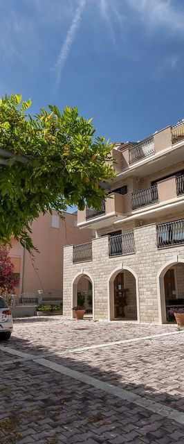 Apartmanok és Szobák Parkolóhellyel Duce, Omis - 10303 Duće