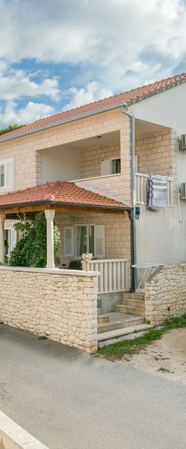 Apartmanok Parkolóhellyel Postira, Brac - 2948 Postira