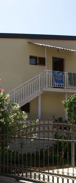 Apartmanok Parkolóhellyel Rogoznica - 4218