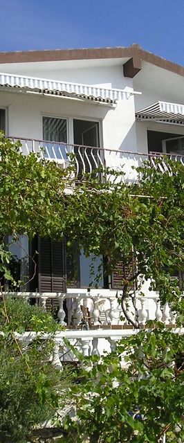Apartmanok Parkolóhellyel Pisak, Omis - 1009 Pisak