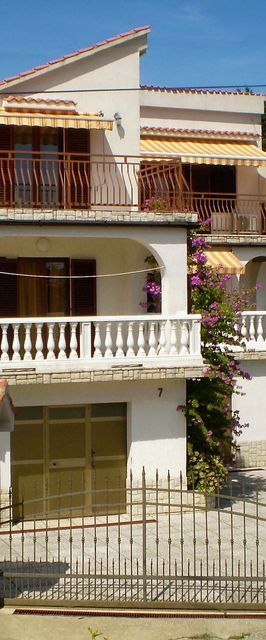 Apartmanok Parkolóhellyel Pinezici, Krk - 5319 Pinezići