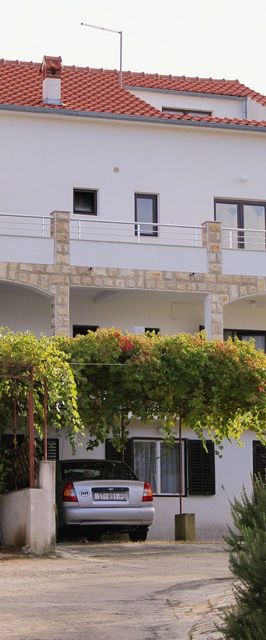 Apartmanok Parkolóhellyel Jelsa, Hvar - 5703 Jelsa